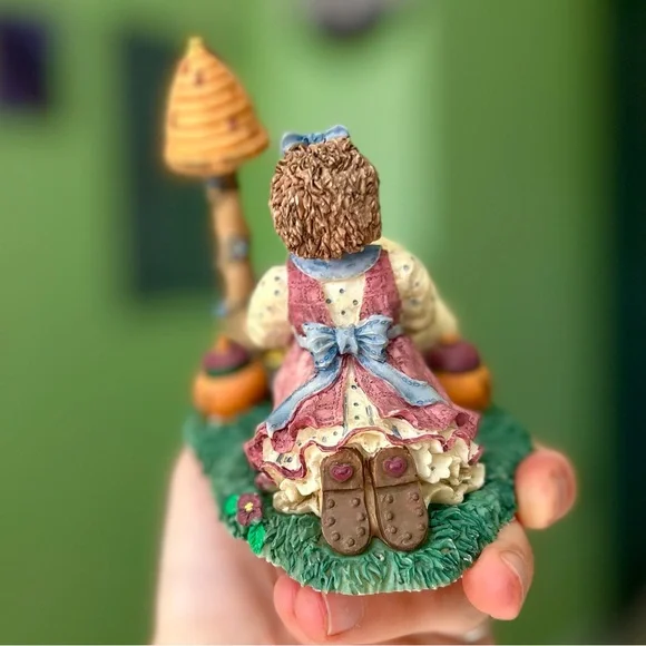 Cottagecore Garden Lovers Honey & Bees Farmhouse Vintage Figurine Art - Picture 4 of 9